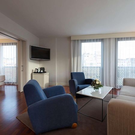 Nh Malaga Hotel Buitenkant foto