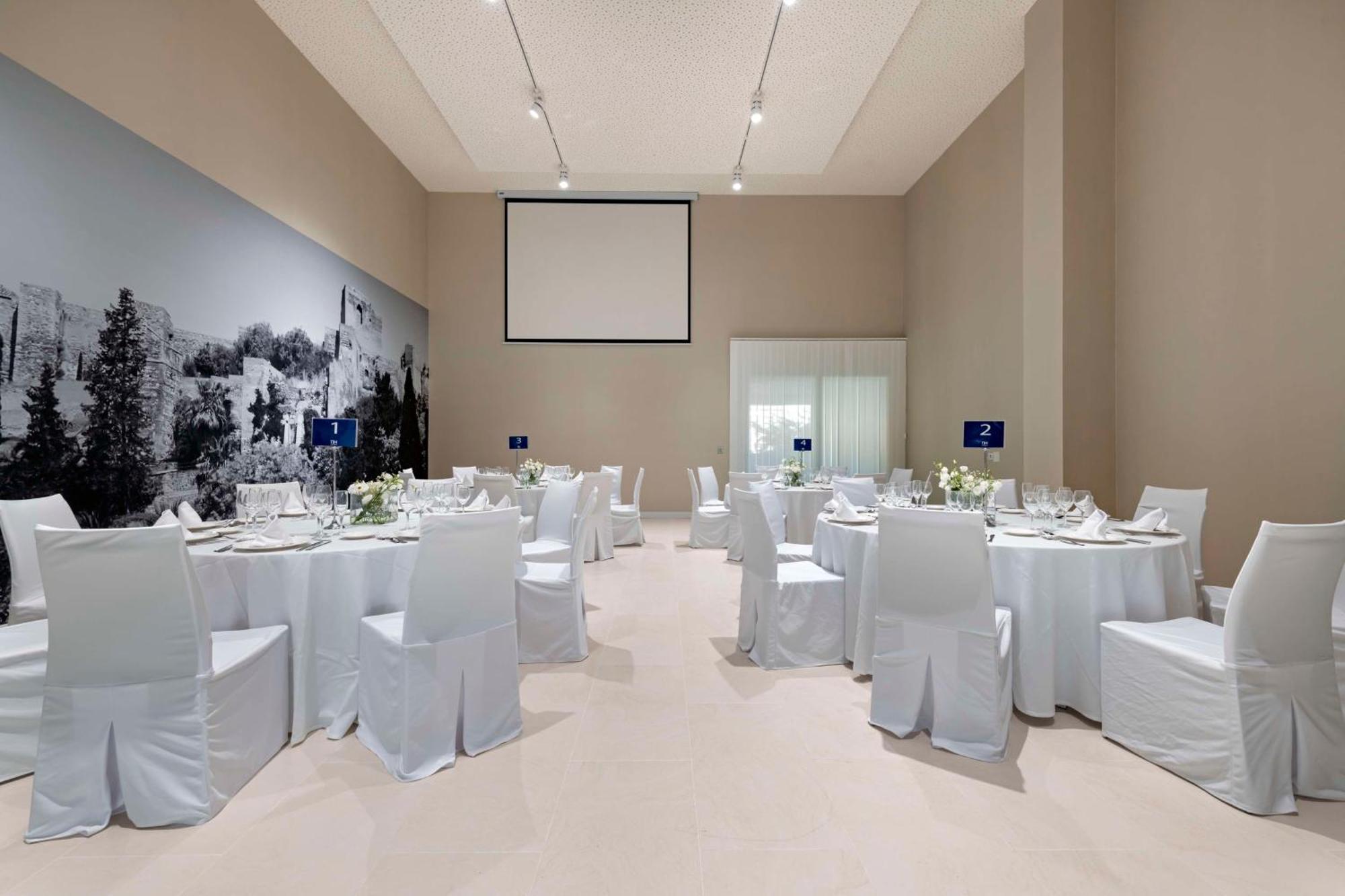 Nh Malaga Hotel Buitenkant foto