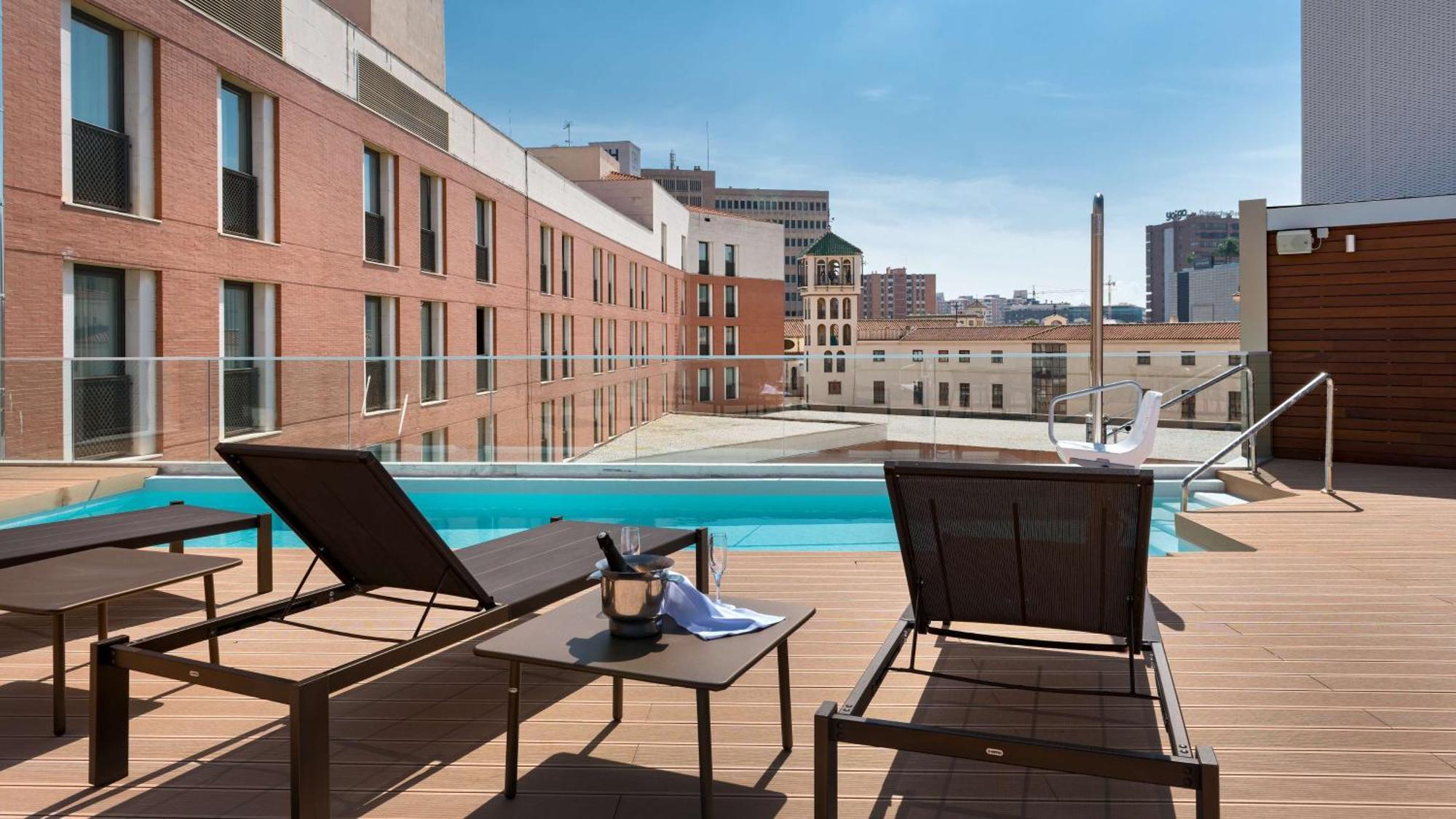 Nh Malaga Hotel Buitenkant foto