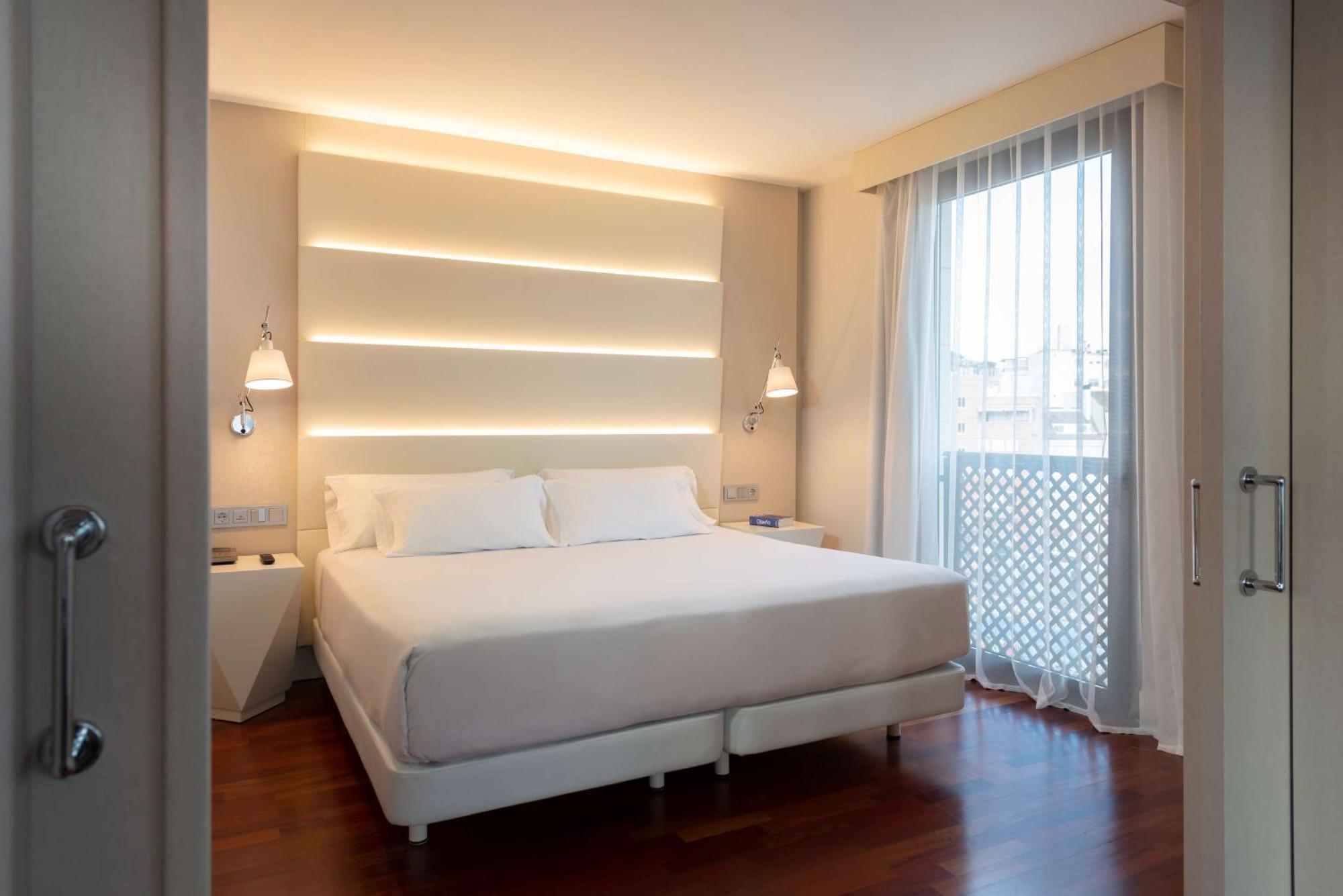 Nh Malaga Hotel Buitenkant foto