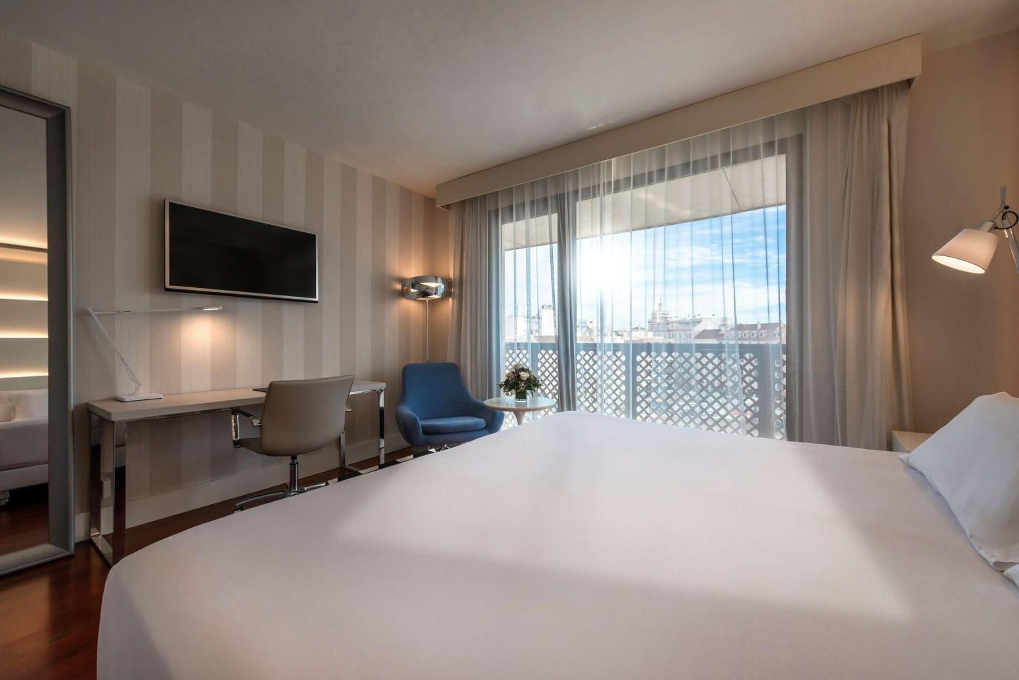Nh Malaga Hotel Buitenkant foto