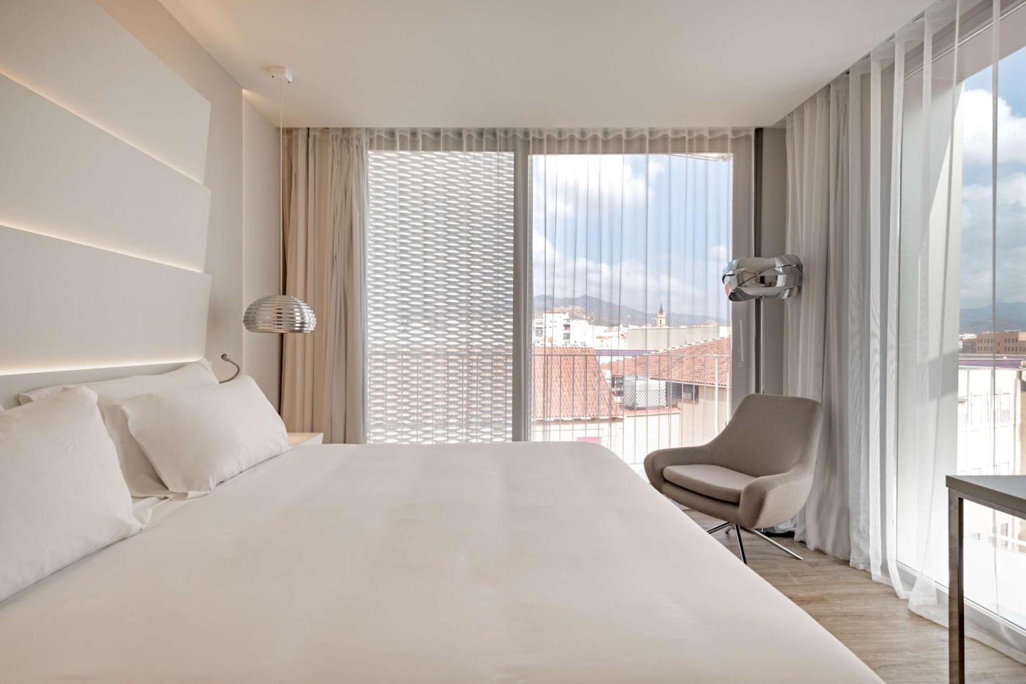 Nh Malaga Hotel Buitenkant foto