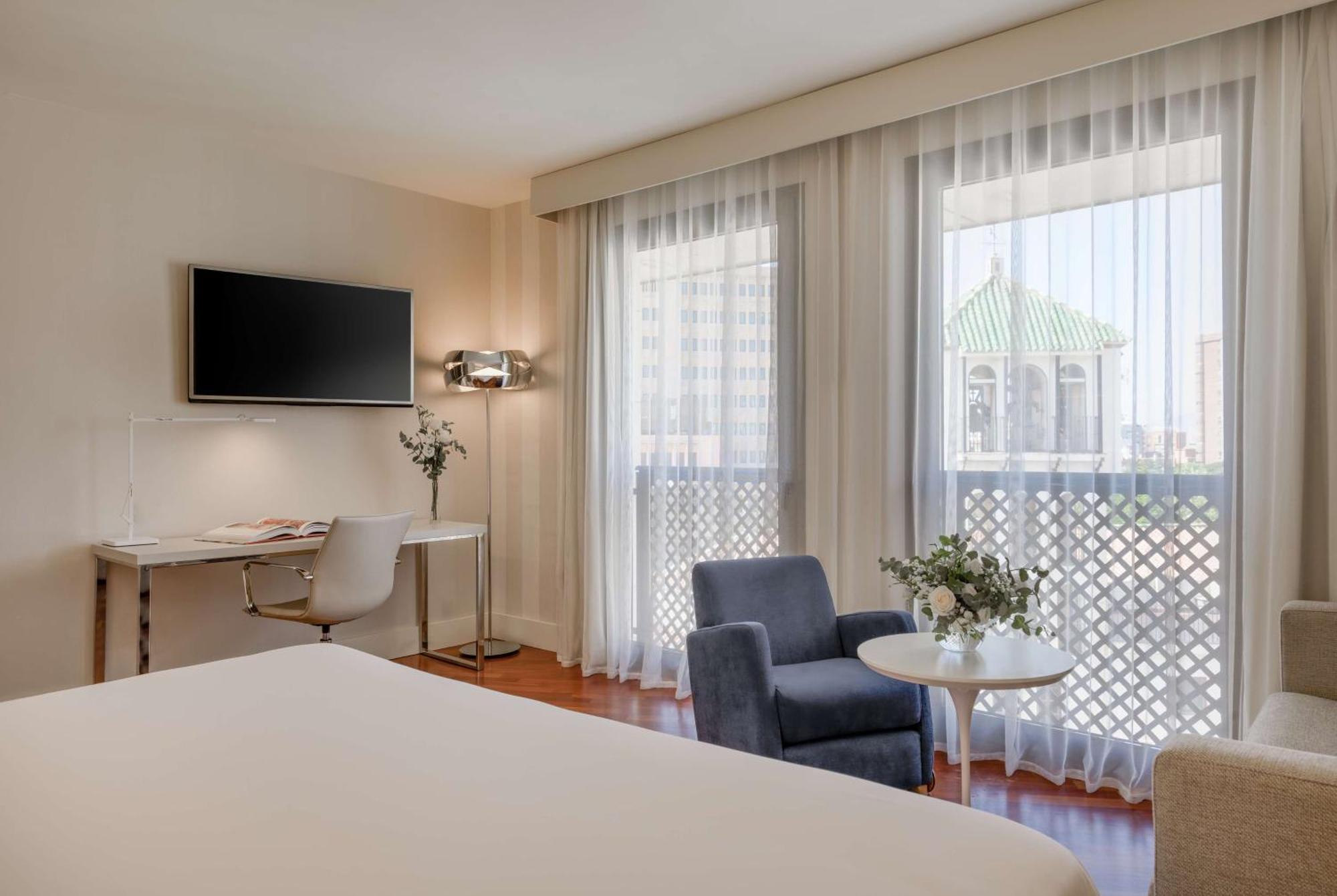 Nh Malaga Hotel Buitenkant foto