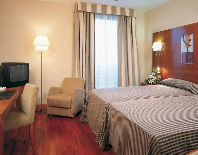 Nh Malaga Hotel Kamer foto